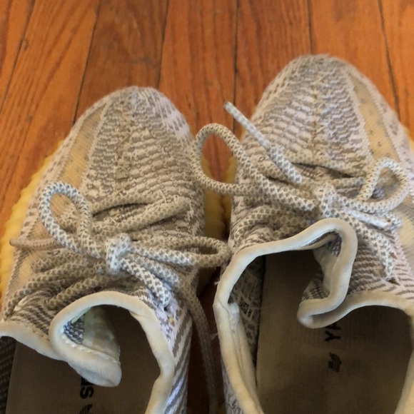 Adidas Yeezy Boost Preowned. Size 5 - Picture 4 of 5